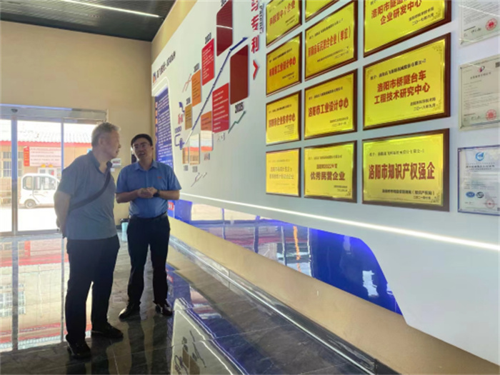 热烈欢迎中国土木工程协会隧道及地下工程分会名誉董事长郭陕云莅临高飞股份考察调研 热烈欢迎中国土木工程协会隧道及地下工程分会名誉董事长郭陕云莅临高飞股份考察调研