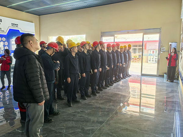 热烈欢迎某部建筑施工单位一行到公司开展钢模台车技术交流