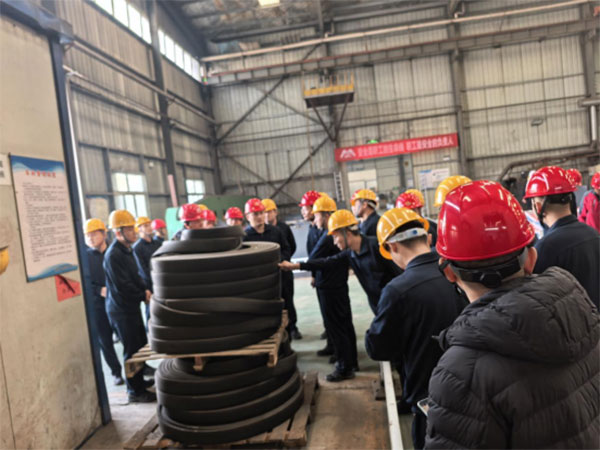 钢模台车参观交流